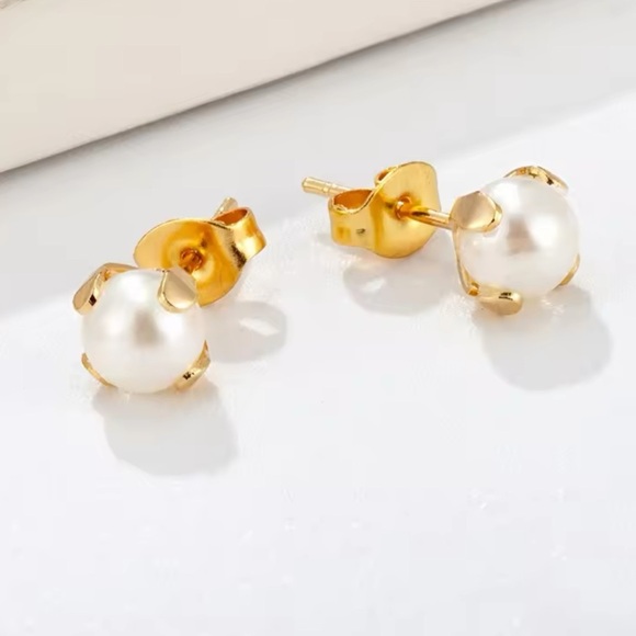 NWT Set of 2 Round Imitation Pear  Stud Earrings in Gold Tone - Picture 2 of 5